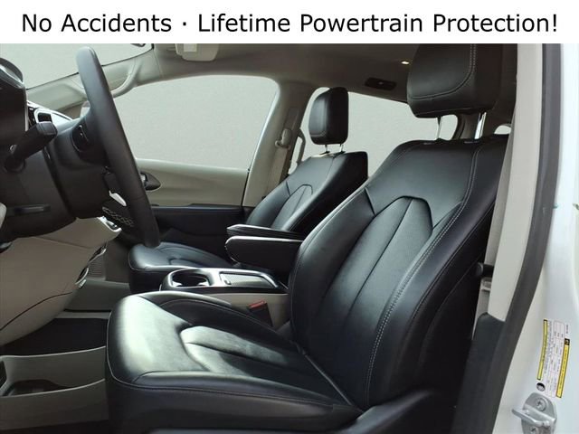 Used 2024 Chrysler Pacifica Touring-L image 12