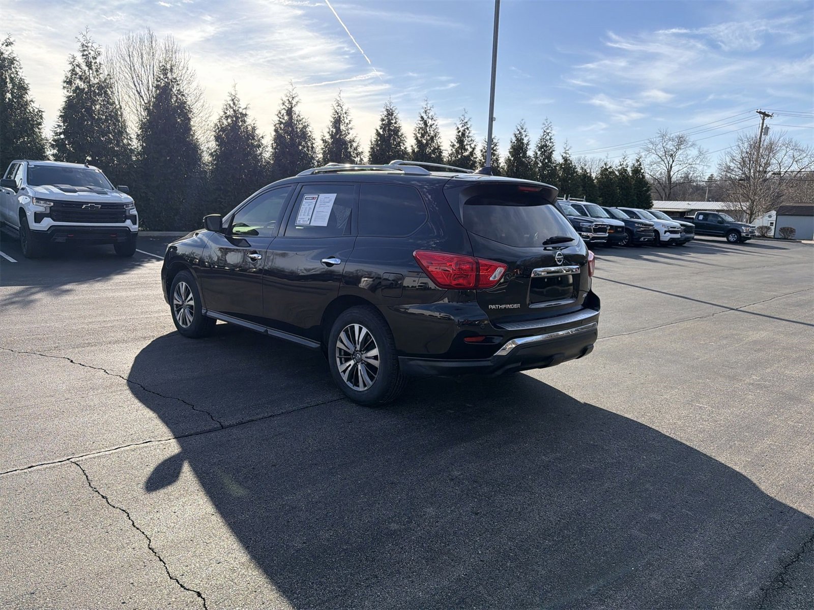Used 2020 Nissan Pathfinder S image 6