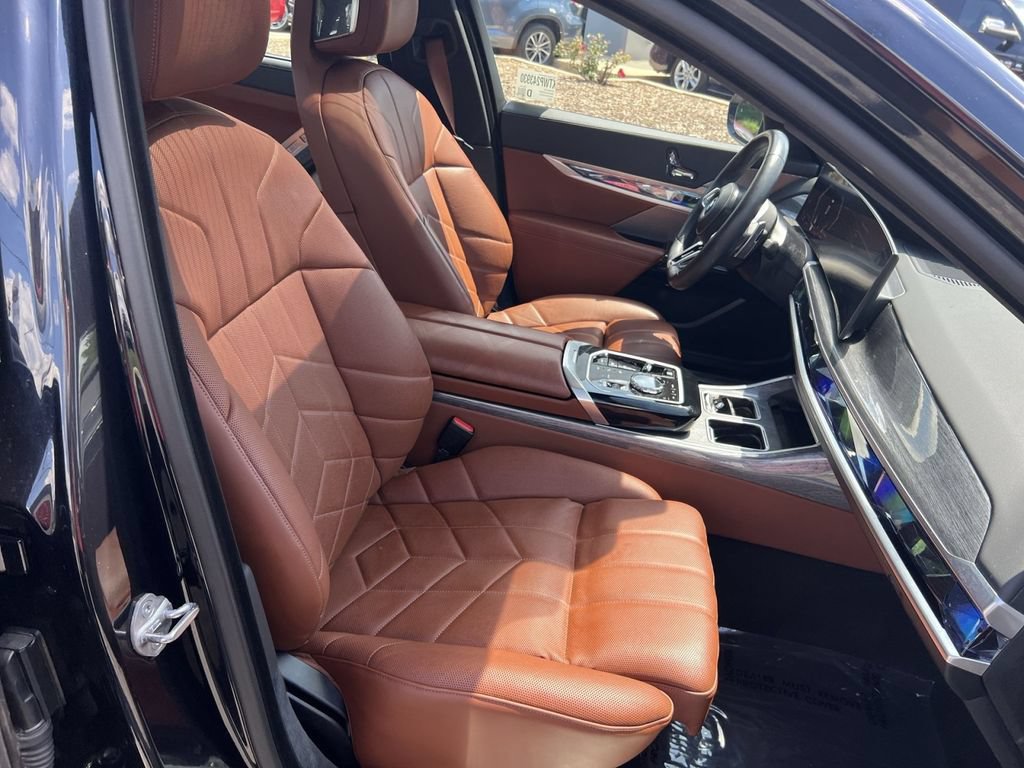 Used 2024 BMW 760i xDrive w/ Premium Package 2 AWD/4WD image 26