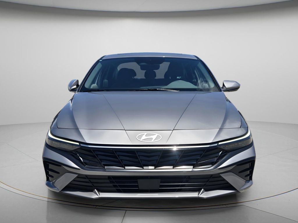 Certified 2025 Hyundai Elantra SEL FWD image 5
