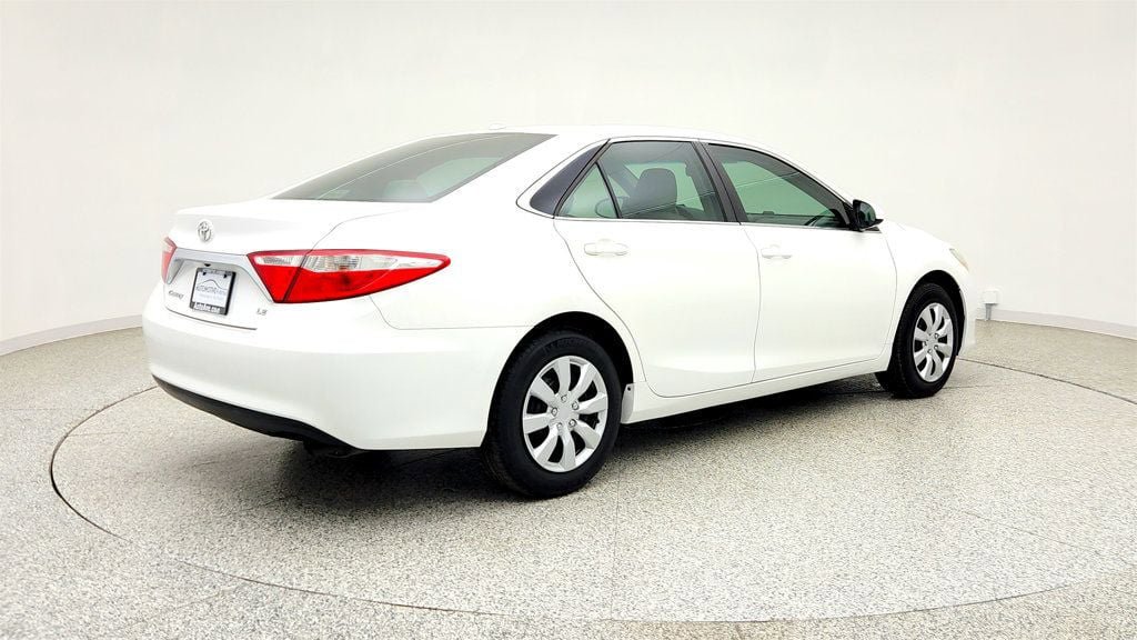 Used 2015 Toyota Camry LE FWD image 5