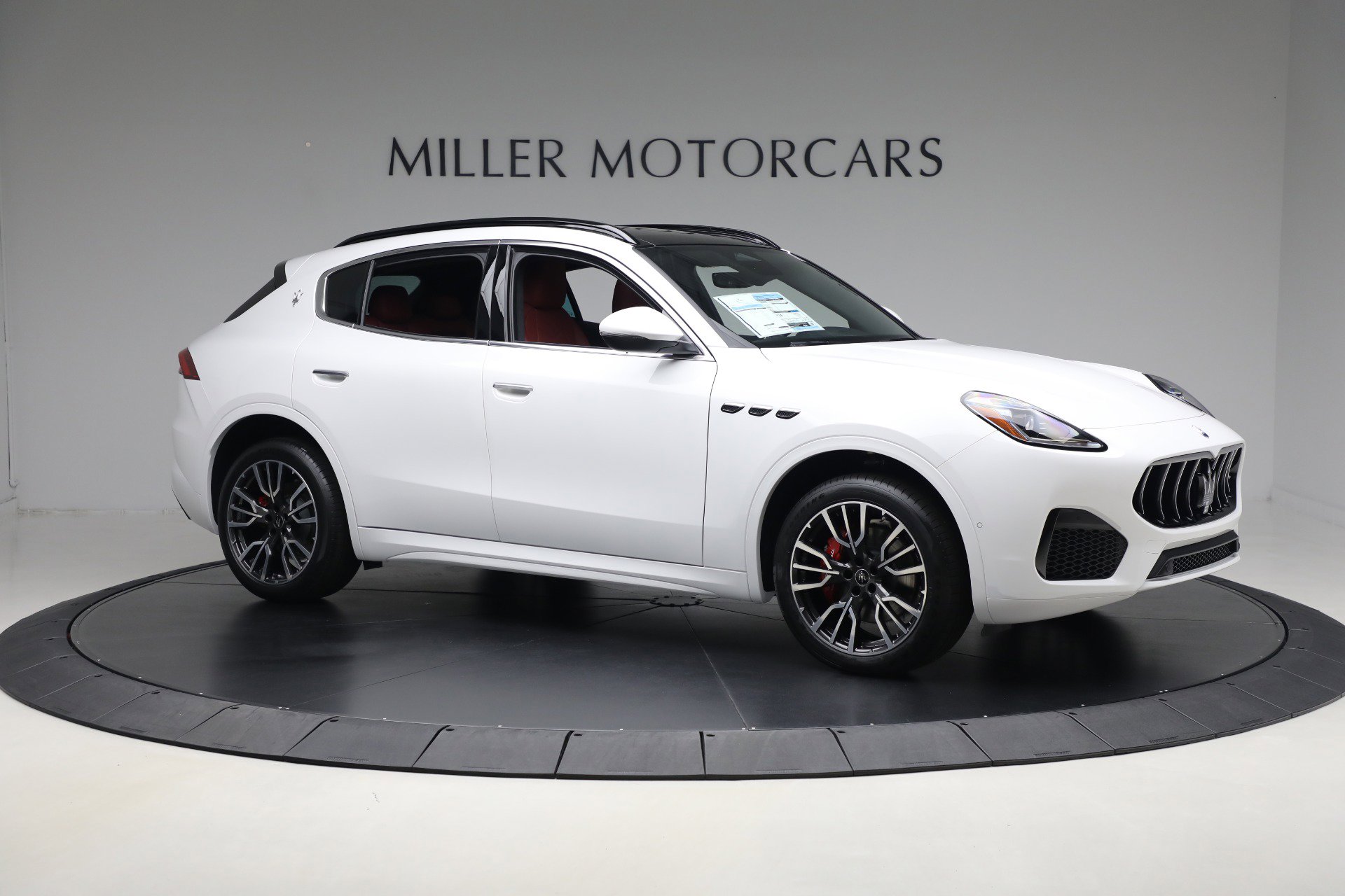 New 2025 Maserati Grecale GT image 9