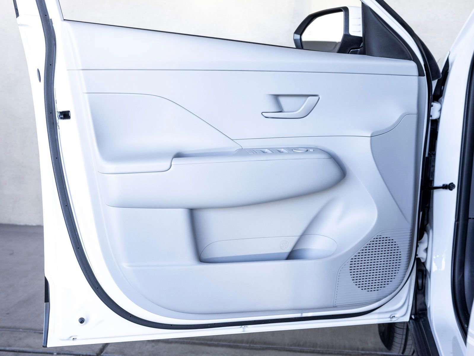 New 2025 Hyundai Kona SE image 14