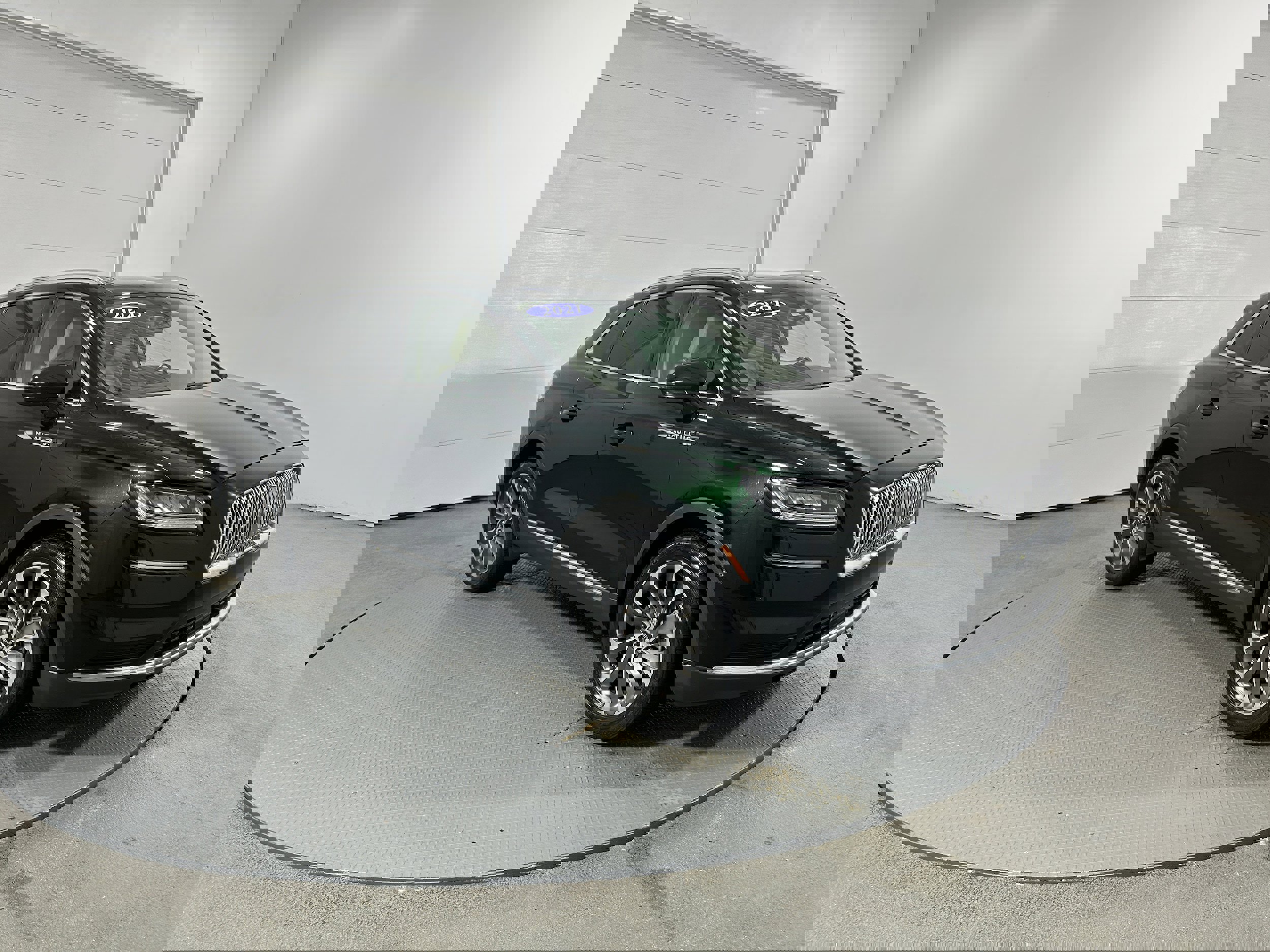 Used 2021 Lincoln Nautilus Reserve image 2