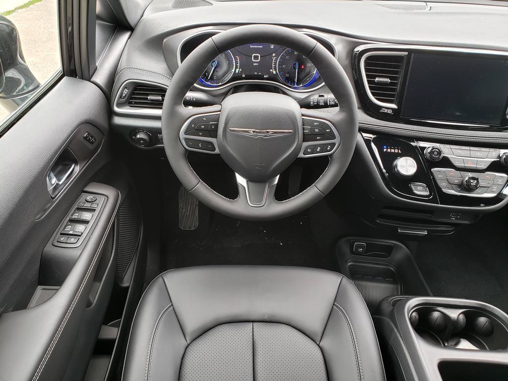 New 2026 Chrysler Pacifica Select AWD/4WD image 18