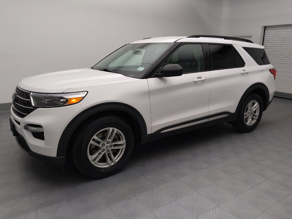 Used 2022 Ford Explorer XLT w/ Equipment Group 202A image 2