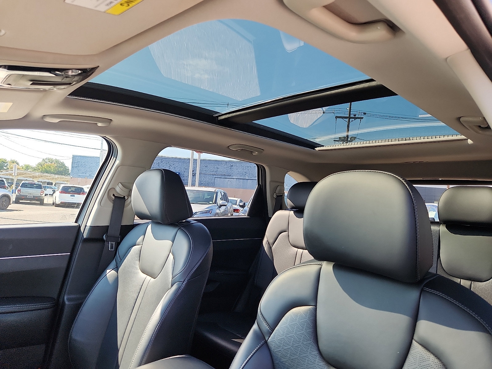 Used 2023 Kia Sorento S w/ Panoramic Sunroof Package AWD/4WD image 17