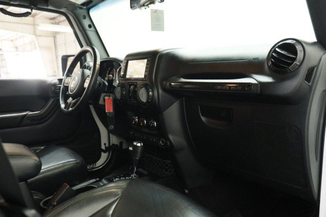 Used 2017 Jeep Wrangler Unlimited Sahara AWD/4WD image 21