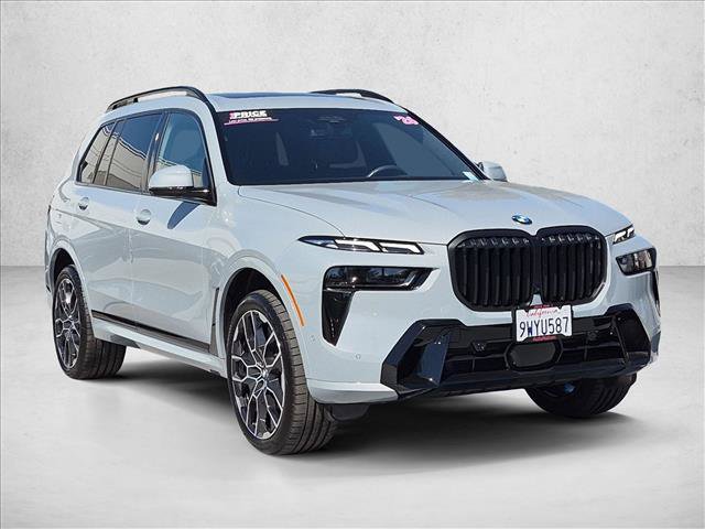 Used 2026 BMW X7 xDrive40i w/ M Sport Package AWD/4WD image 3