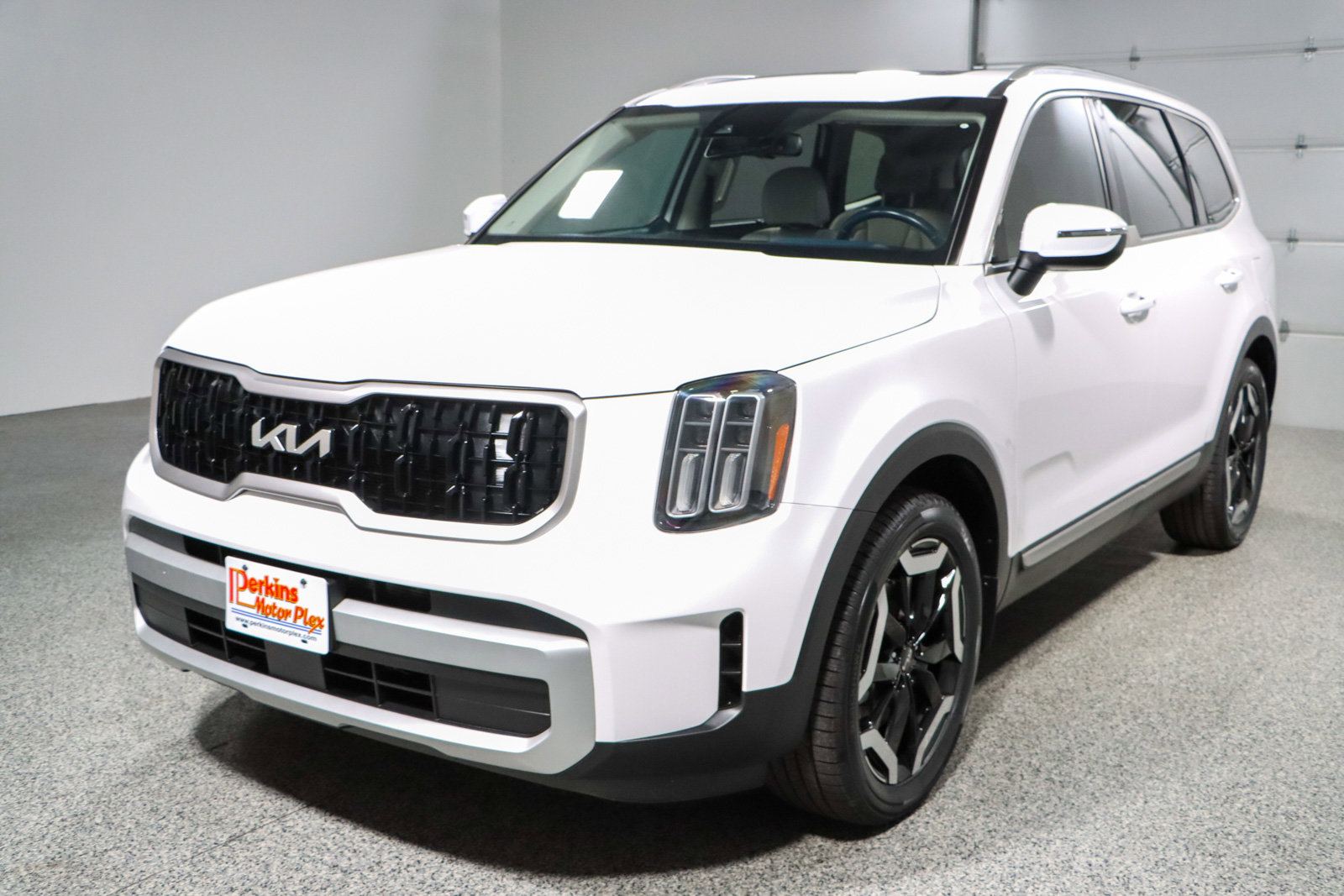 Used 2024 Kia Telluride EX w/ EX Captain's Chair Package image 34