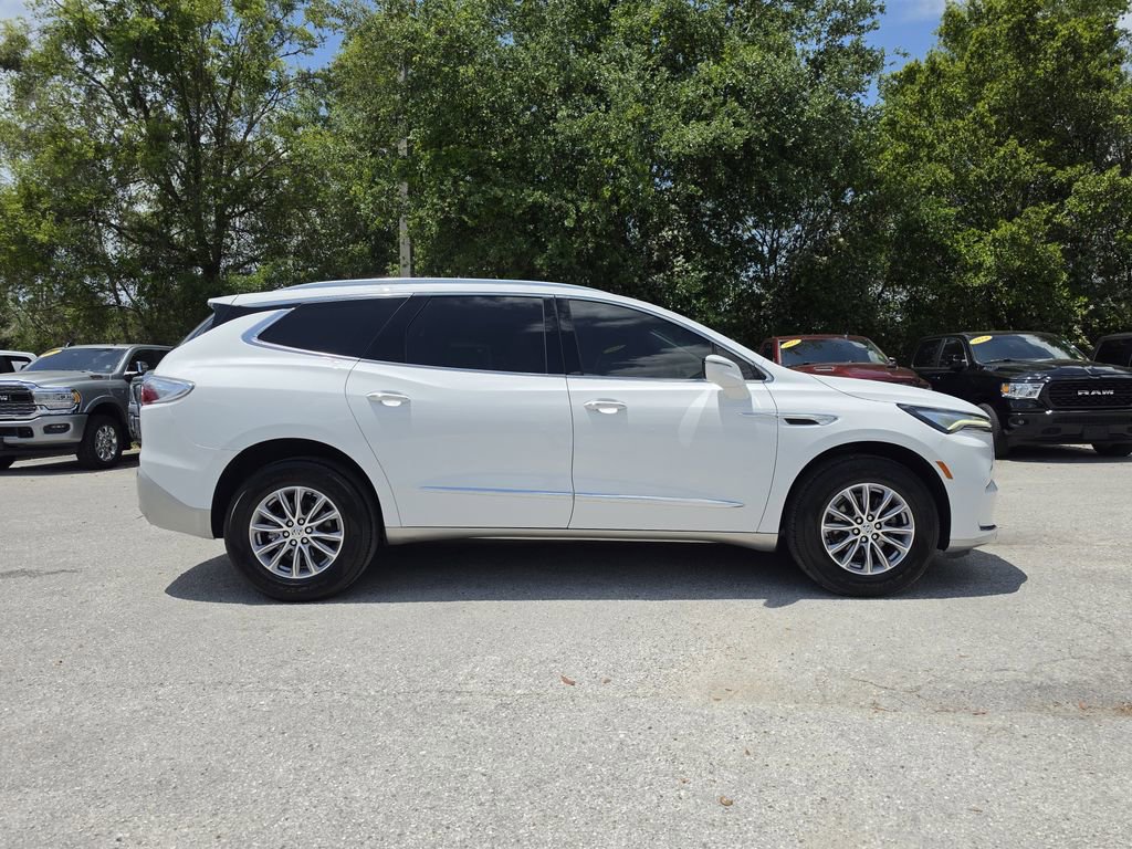 Used 2023 Buick Enclave Essence FWD image 3