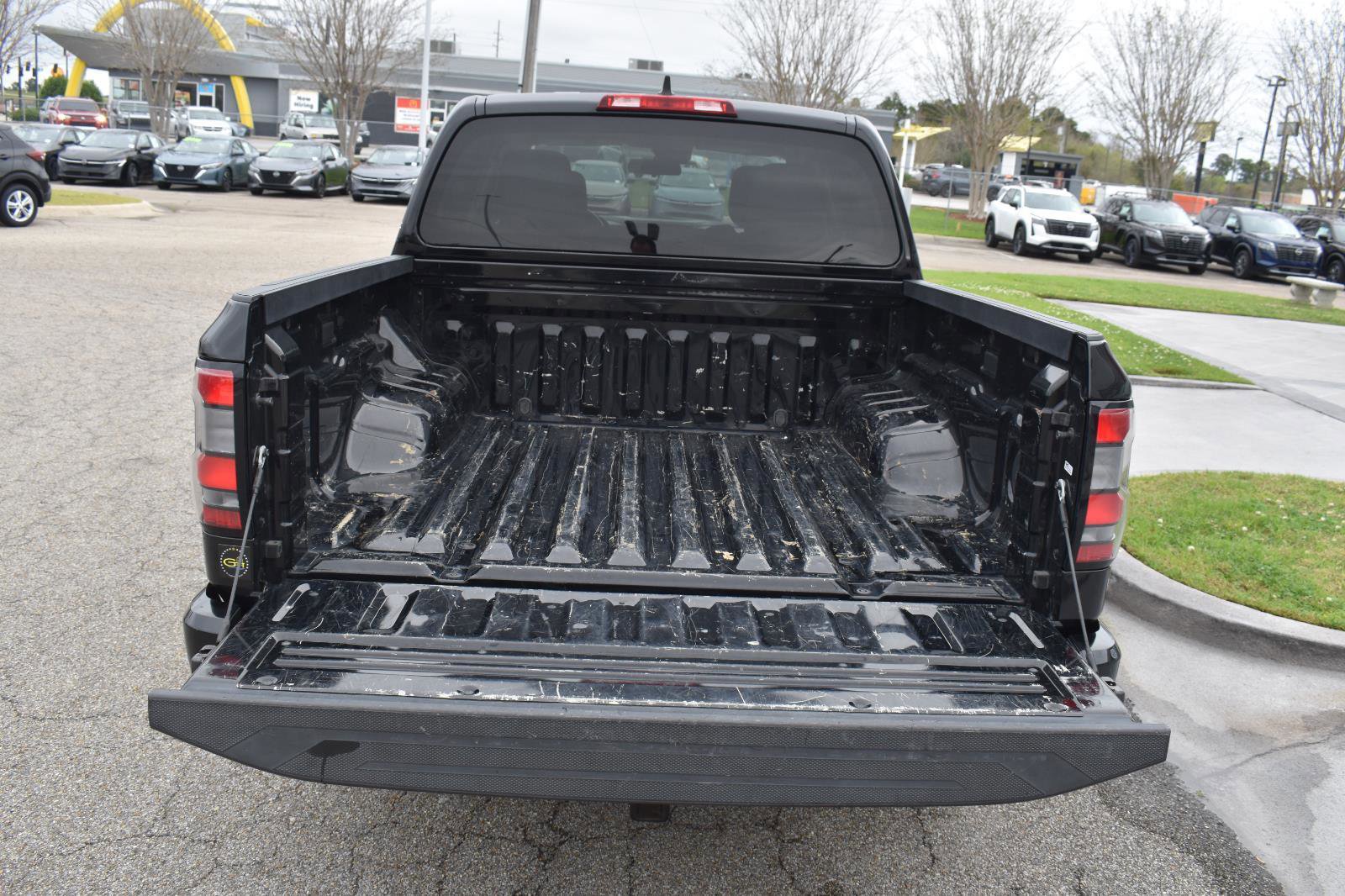 Used 2022 Nissan Frontier SV image 9