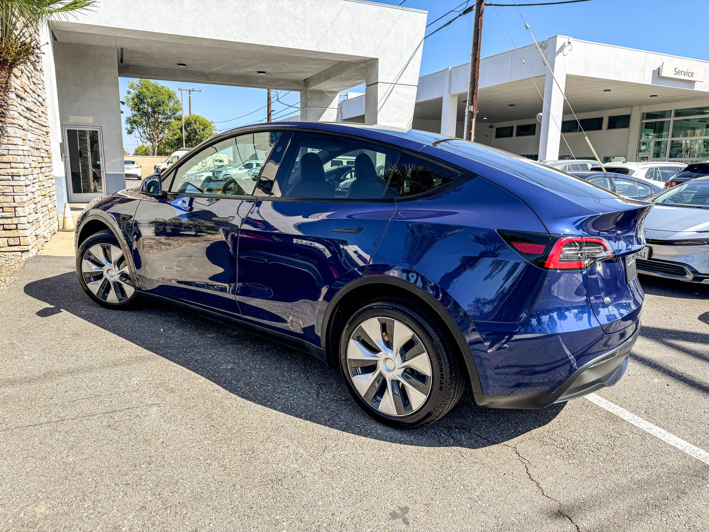 Used 2023 Tesla Model Y Long Range AWD/4WD image 3