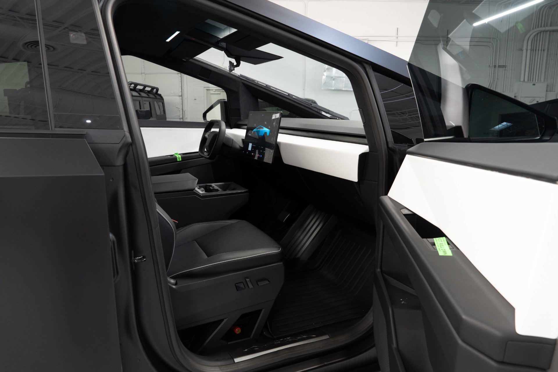 Used 2024 Tesla Cybertruck AWD Crew Cab image 25
