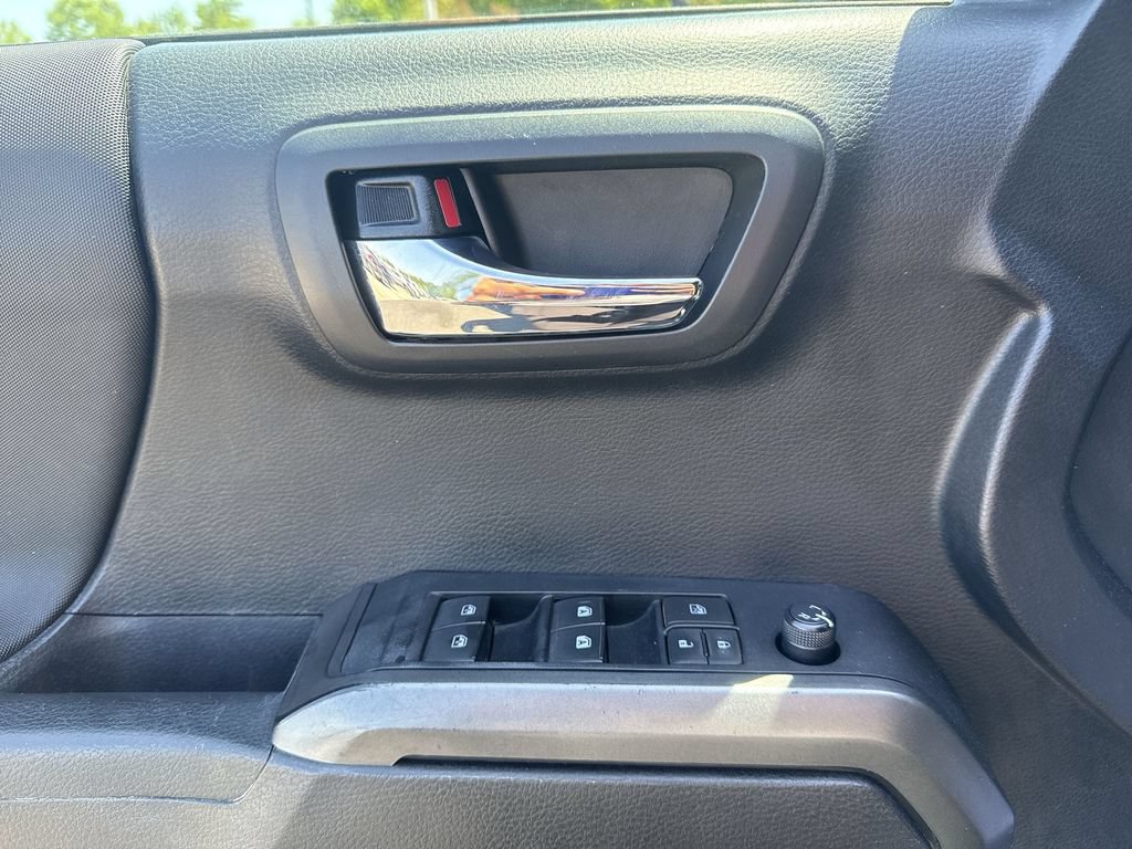 Used 2020 Toyota Tacoma TRD Sport w/ Technology Package AWD/4WD image 15