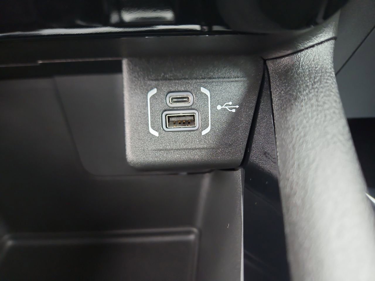 New 2026 Jeep Compass Limited image 25