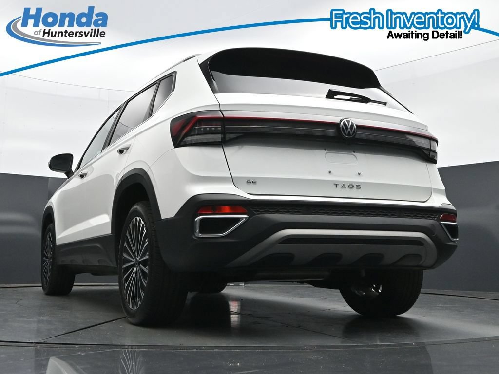 Used 2025 Volkswagen Taos SE w/ Panoramic Sunroof Package FWD image 33