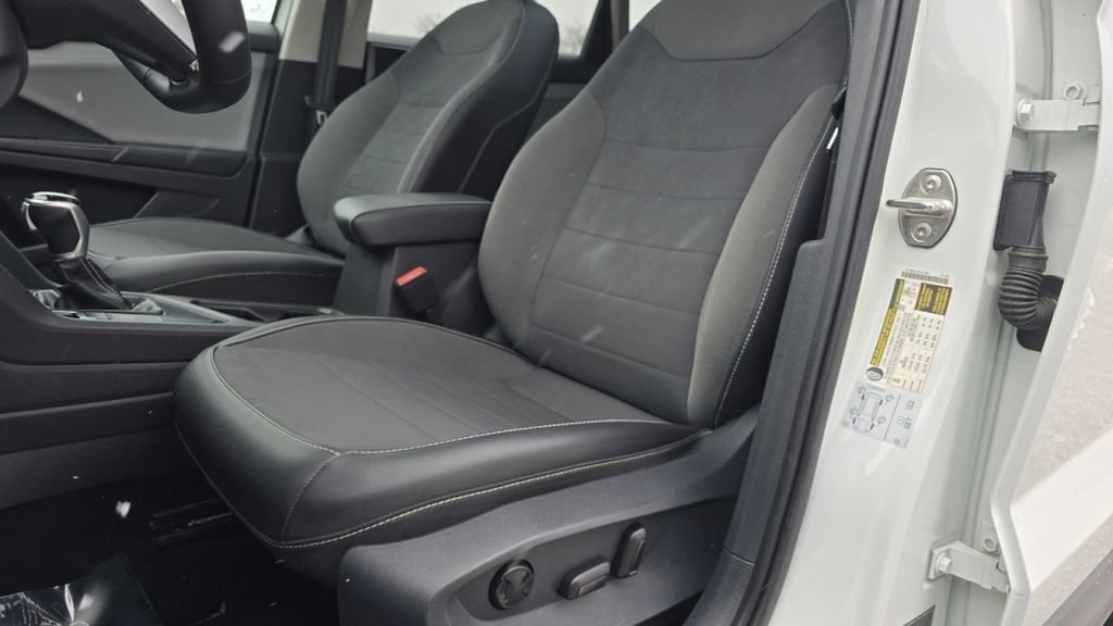 Used 2022 Volkswagen Taos SE w/ Panoramic Sunroof Package image 23