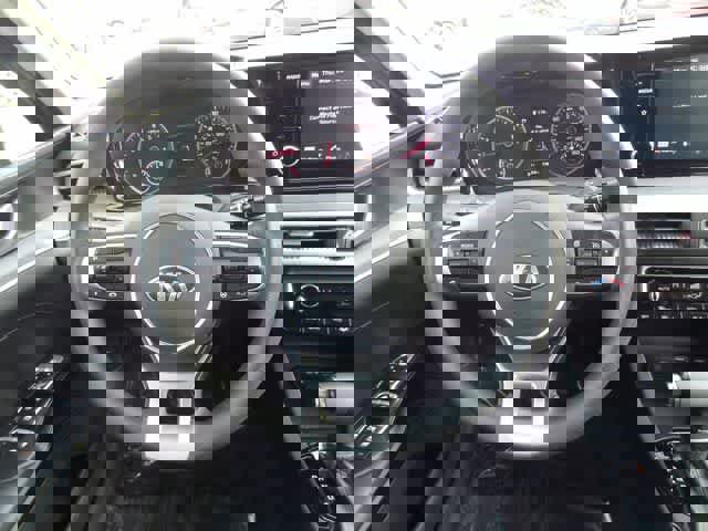 Used 2021 Kia K5 LXS image 10