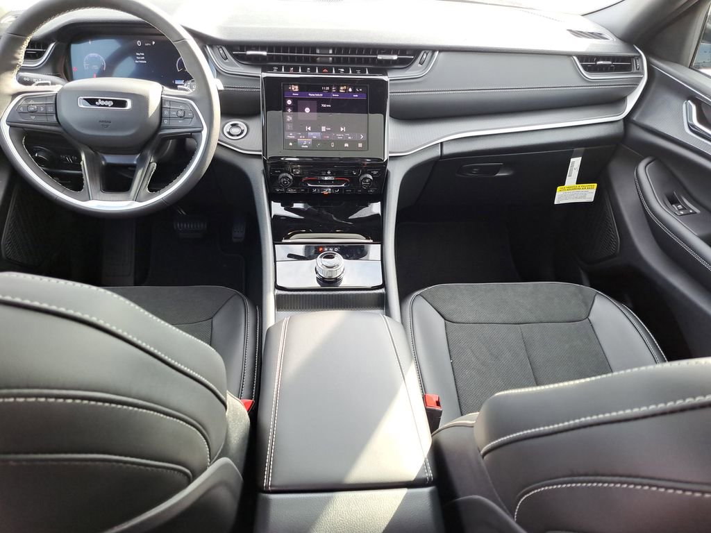 New 2025 Jeep Grand Cherokee L Altitude image 11