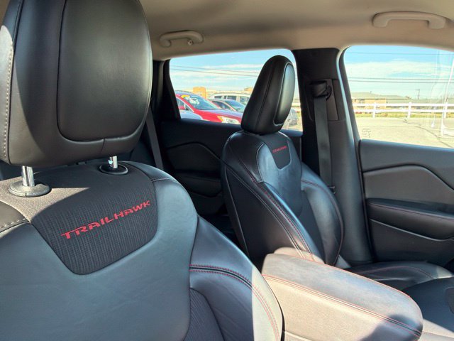 Used 2016 Jeep Cherokee Trailhawk AWD/4WD image 22