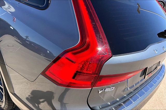 Used 2017 Volvo V90 T6 Cross Country image 32