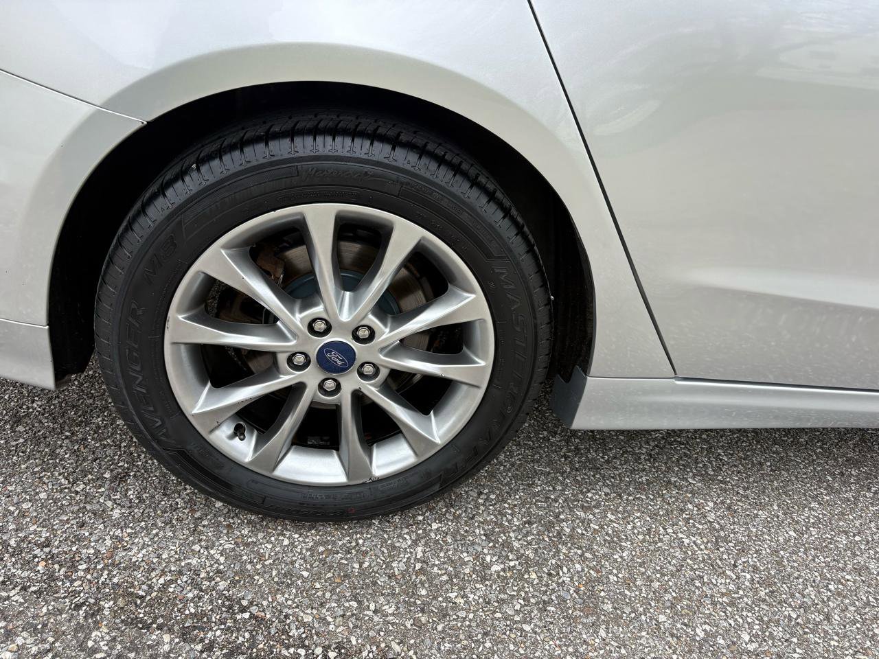 Used 2017 Ford Fusion SE w/ Fusion SE Technology Package image 37