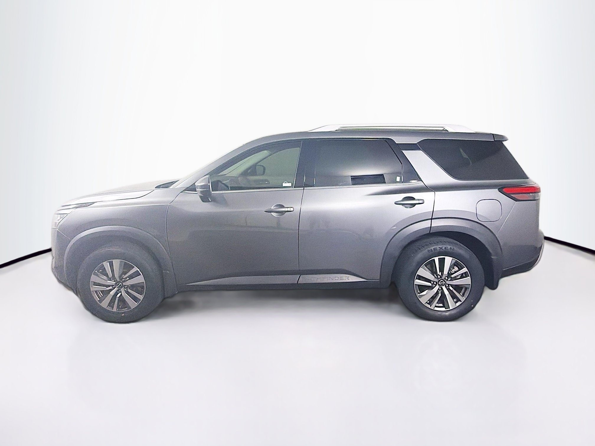 Used 2023 Nissan Pathfinder SL w/ Lighting Package (N92) FWD image 4