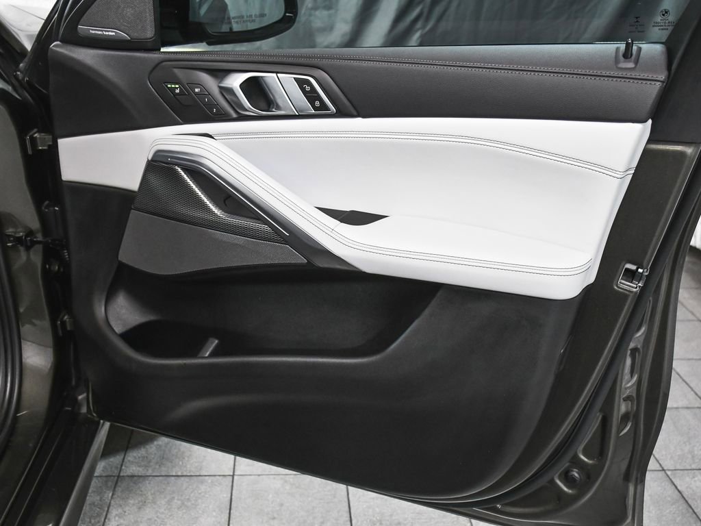 Used 2023 BMW X6 xDrive40i w/ Executive Package image 15