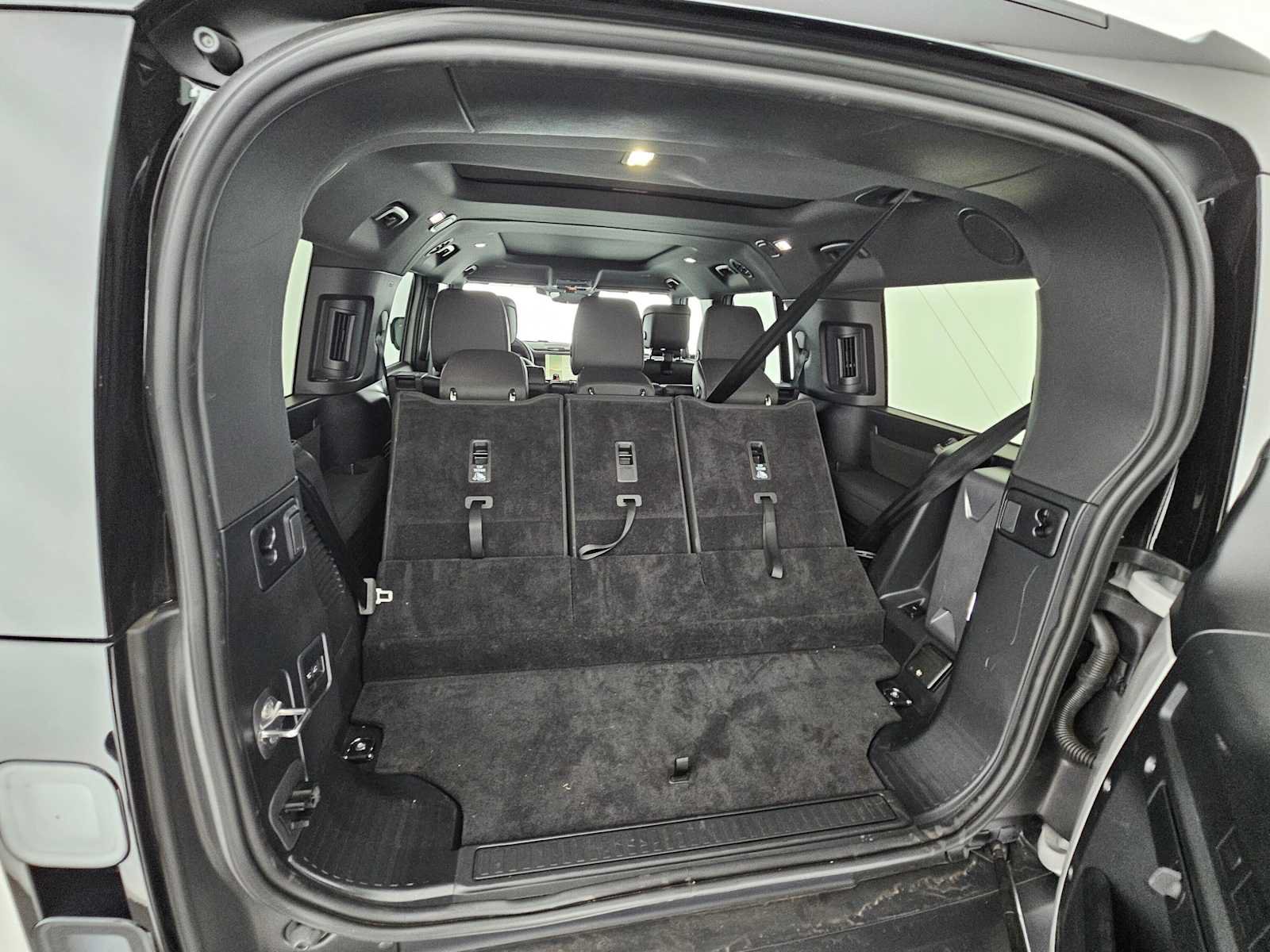 Used 2026 Land Rover Defender 130 X-Dynamic SE AWD/4WD image 16