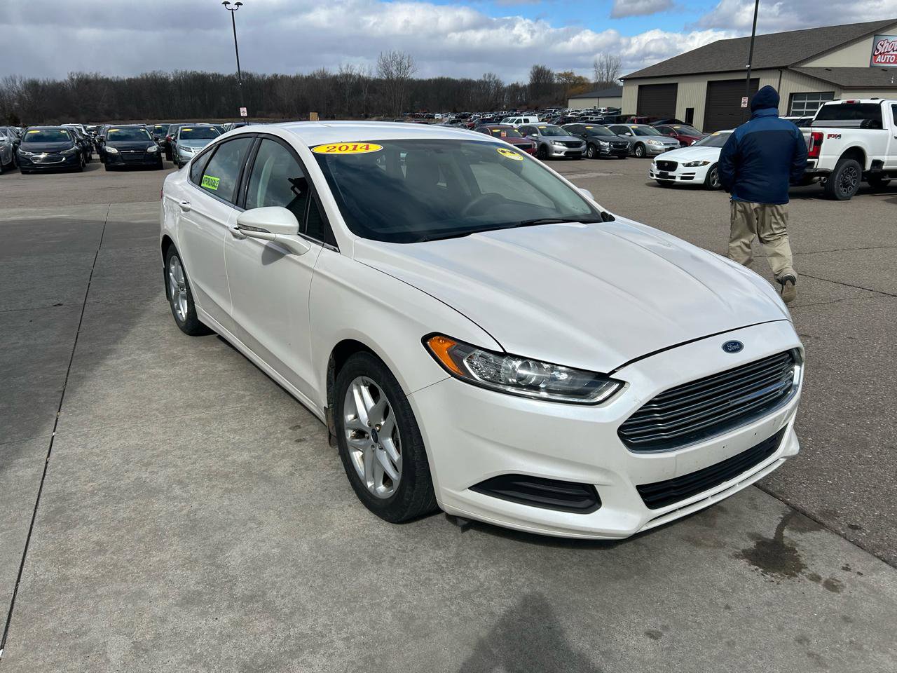 Used 2014 Ford Fusion SE FWD image 3