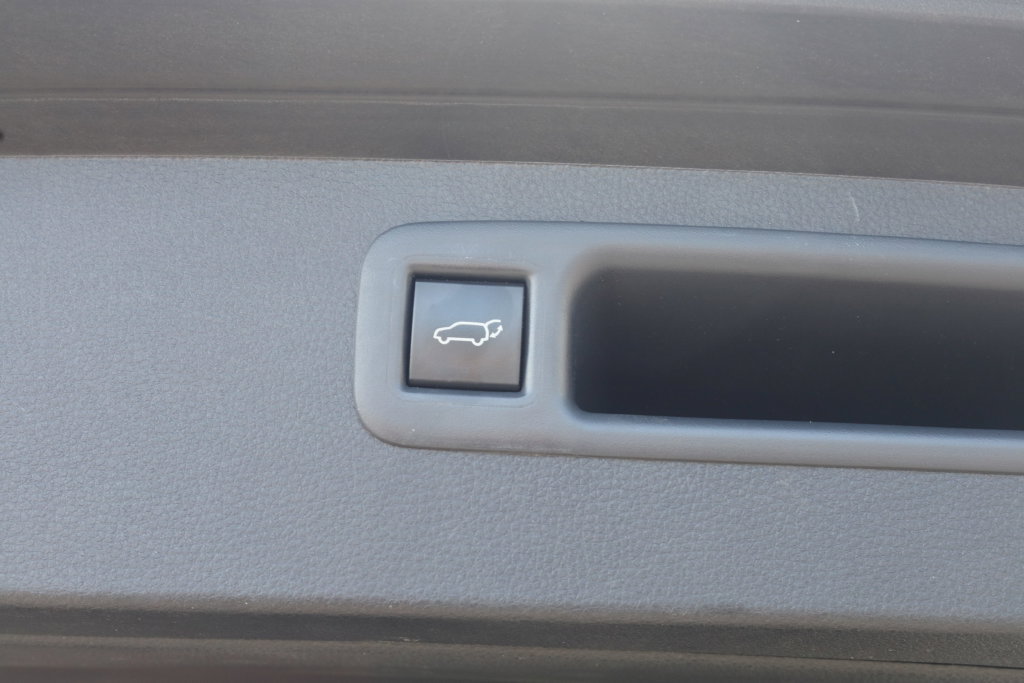 Used 2023 Toyota Highlander XLE AWD/4WD image 25