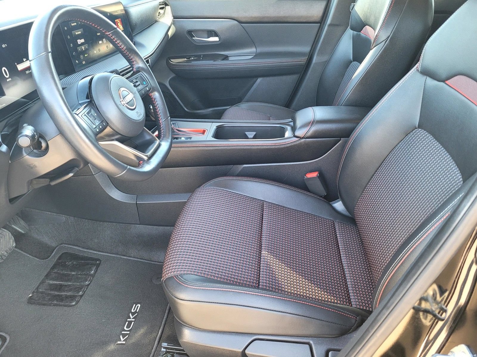Used 2025 Nissan Kicks SR FWD image 19