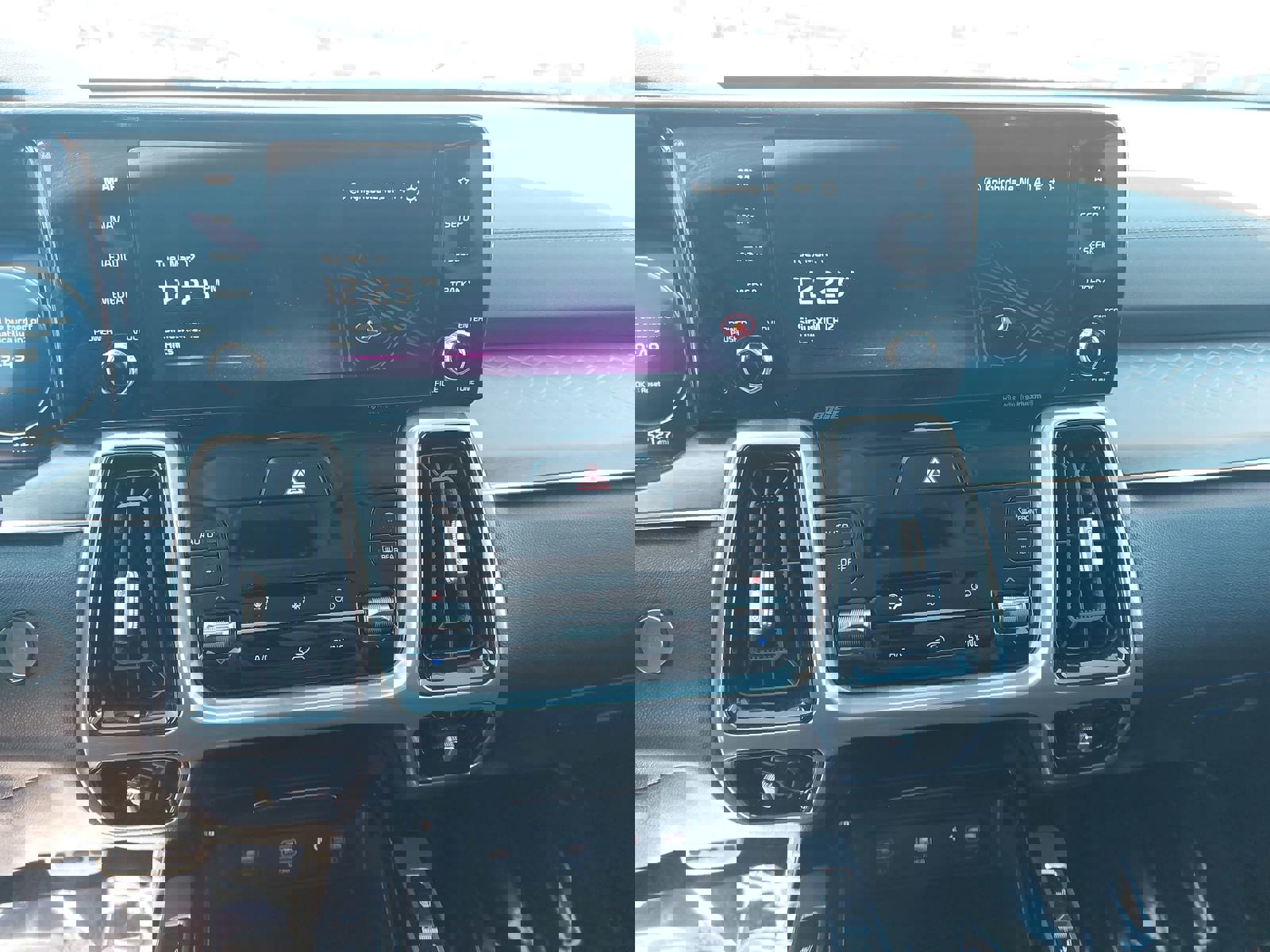 Used 2023 Kia Sorento SX image 21