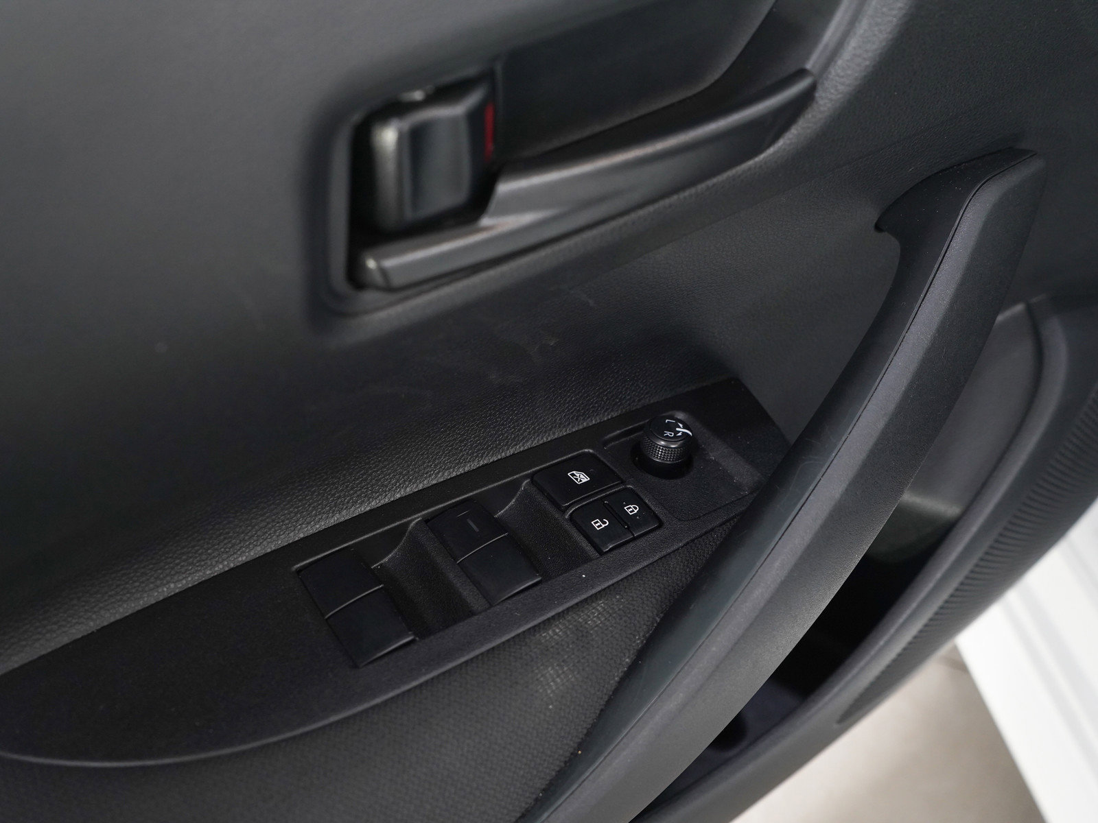 Used 2025 Toyota Corolla LE FWD image 20