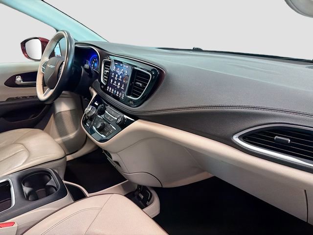 Used 2019 Chrysler Pacifica Limited image 27