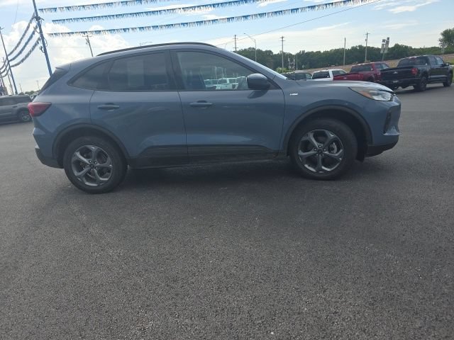 Used 2025 Ford Escape ST-Line Select AWD/4WD image 4