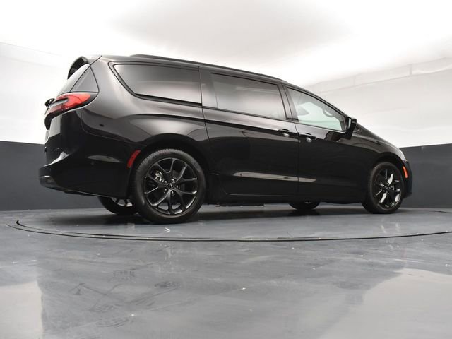 Used 2024 Chrysler Pacifica Limited w/ S Appearance Package image 24