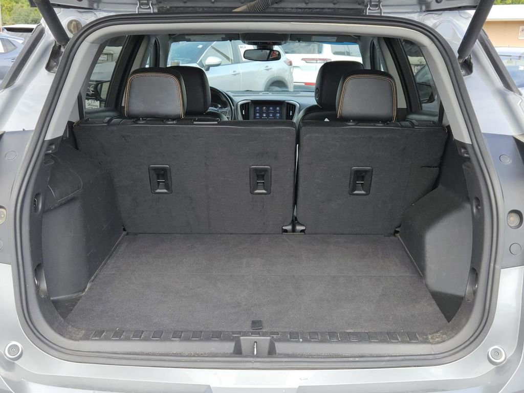 Used 2023 GMC Terrain AT4 image 9