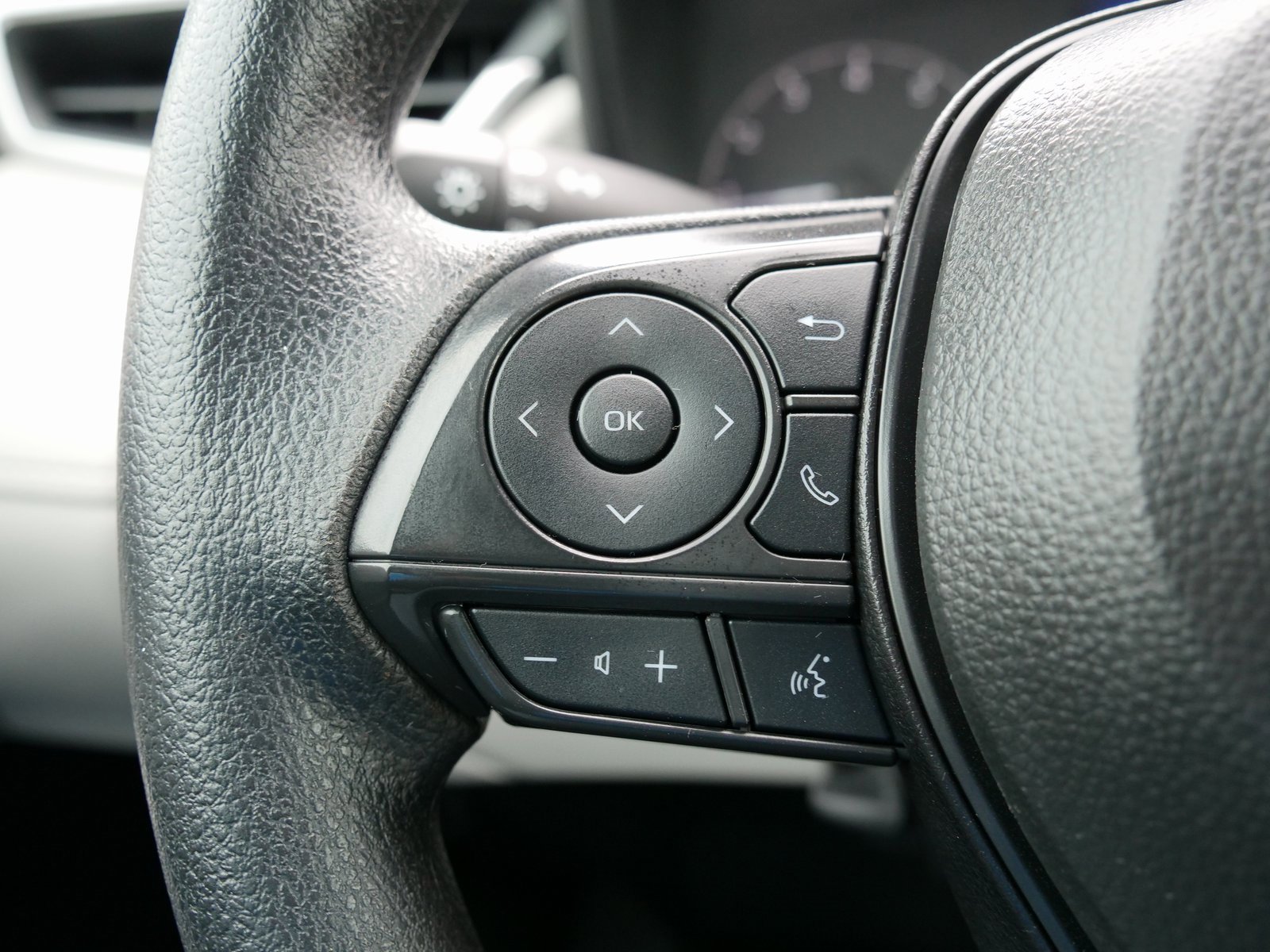 Used 2024 Toyota Corolla Cross L image 19