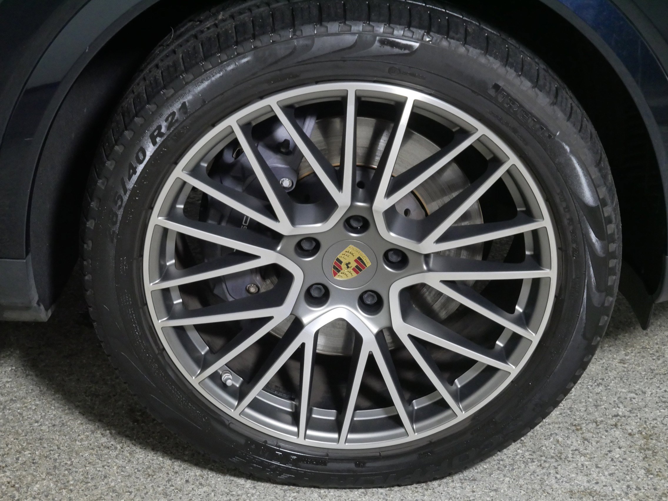 Used 2022 Porsche Cayenne Platinum Edition image 15