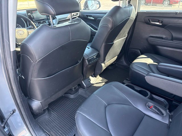 Used 2020 Toyota Highlander XLE AWD/4WD image 22