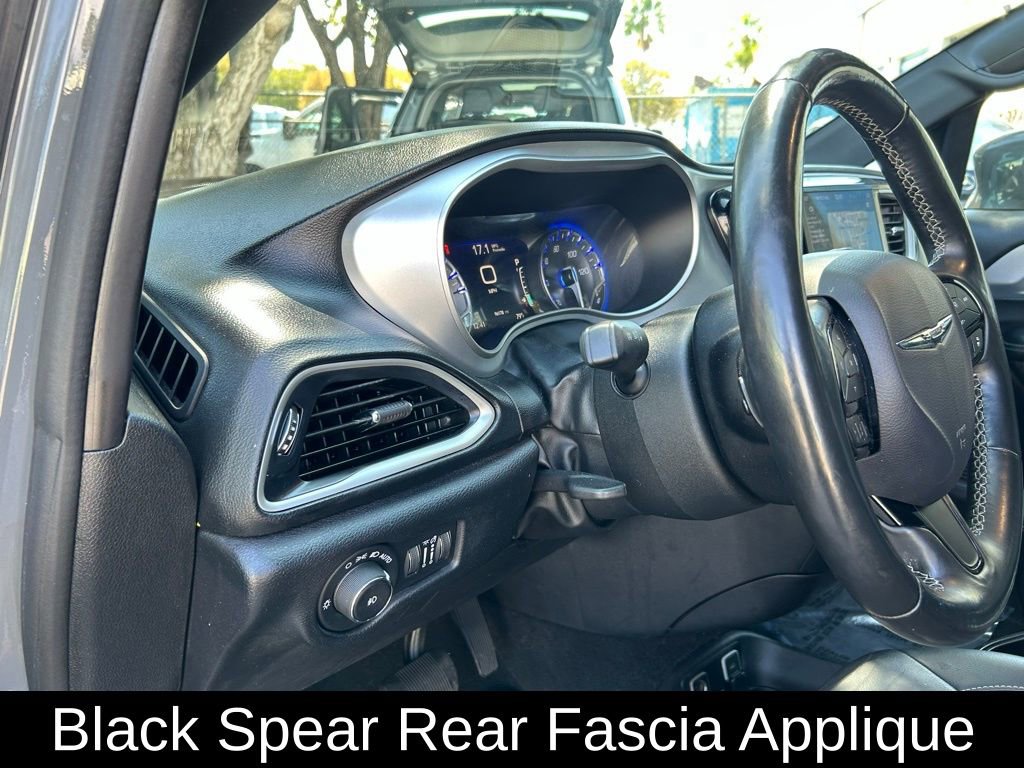 Used 2020 Chrysler Pacifica Touring-L Plus image 19