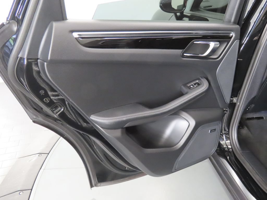 Certified 2026 Porsche Macan AWD/4WD image 45