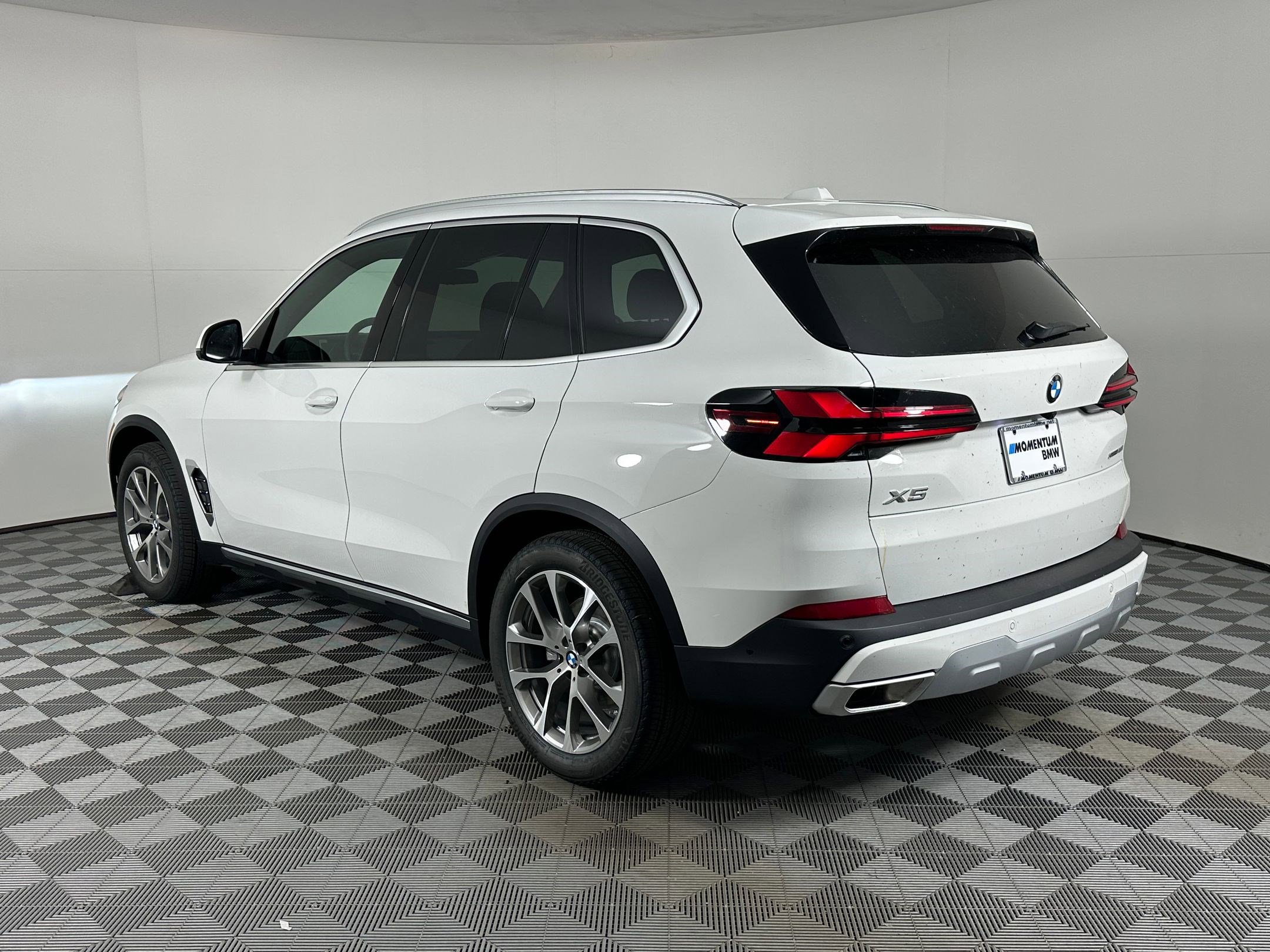 Used 2026 BMW X5 sDrive40i image 3