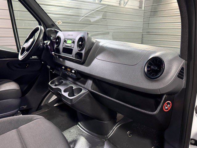 Used 2020 Mercedes-Benz Sprinter 2500 image 16