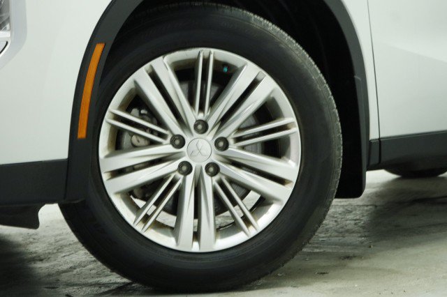 Used 2023 Mitsubishi Outlander ES FWD image 3