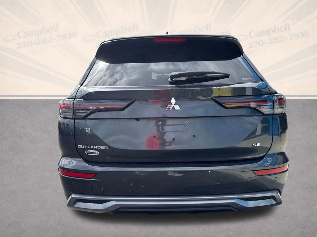 Used 2025 Mitsubishi Outlander SE image 4