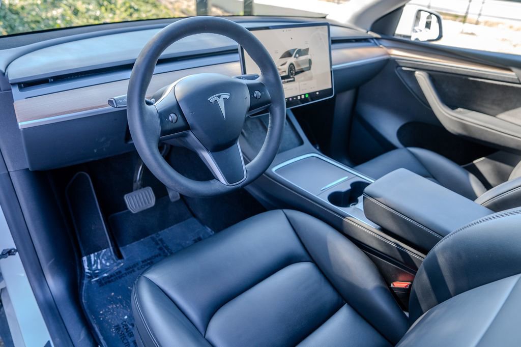 Used 2023 Tesla Model Y Long Range image 4