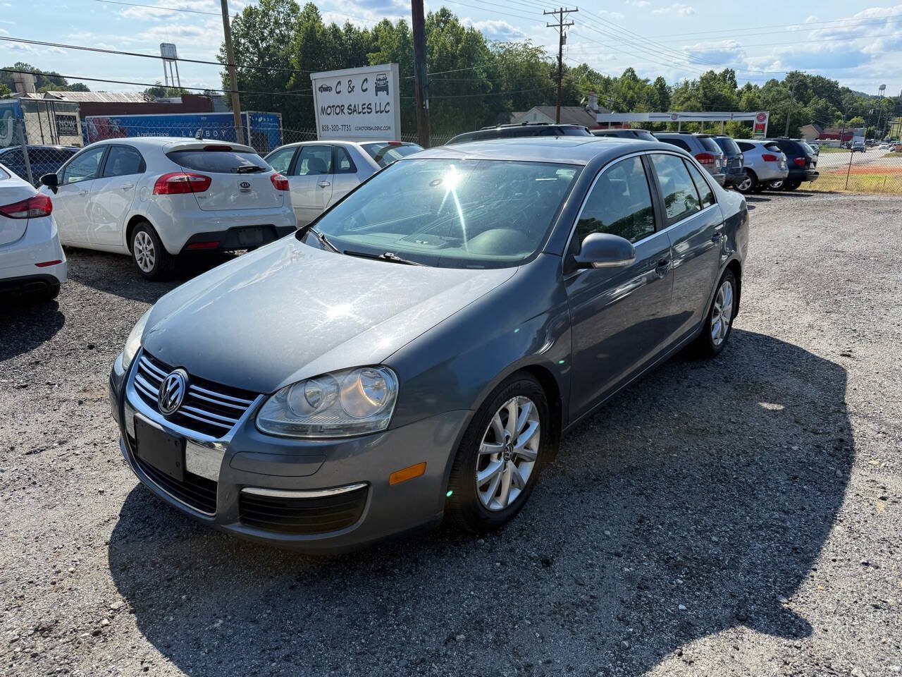 Used 2010 Volkswagen Jetta SE FWD image 3